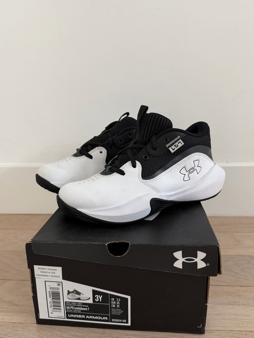NEW Under Armour Kids PS Lockdown 7 Black & White Athletic Sneakers 3Y